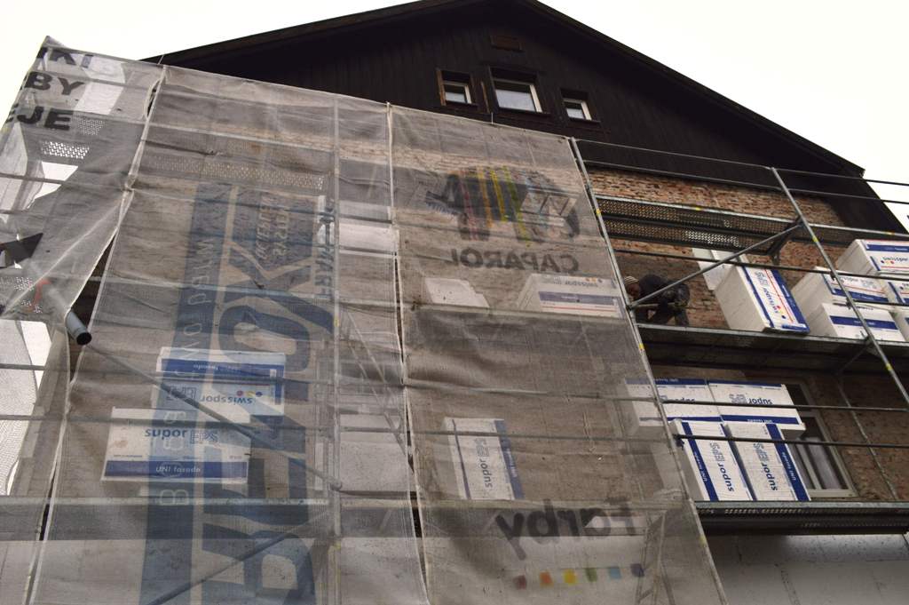 Docieplenie ścian budynku Wspólnoty MIeszkaniowej przy ul. Wincentego Pola 51 w Jeleniej Górze | Glazurmistrz.pl